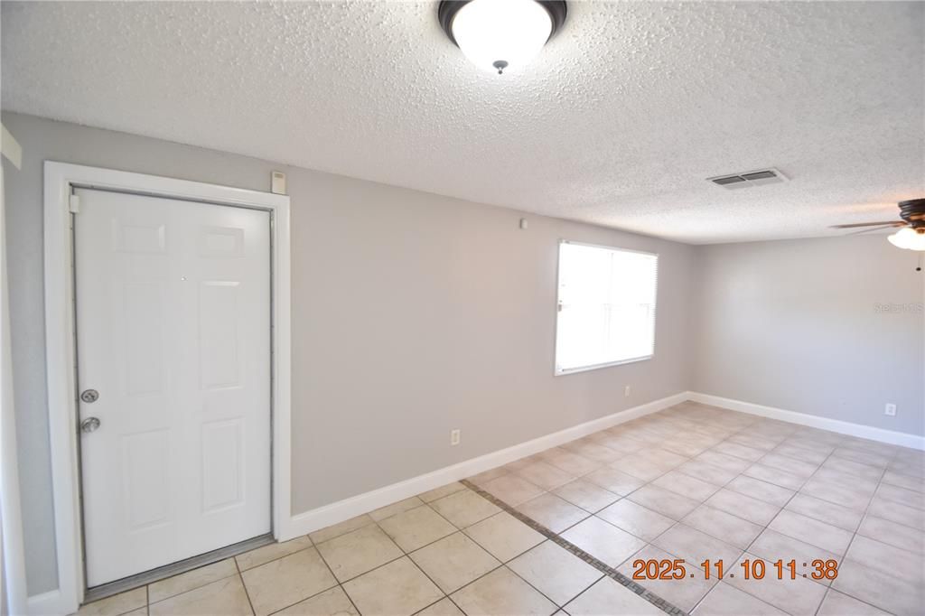 В аренду: $1,825 (4 спален, 2 ванн, 1204 Квадратных фут)