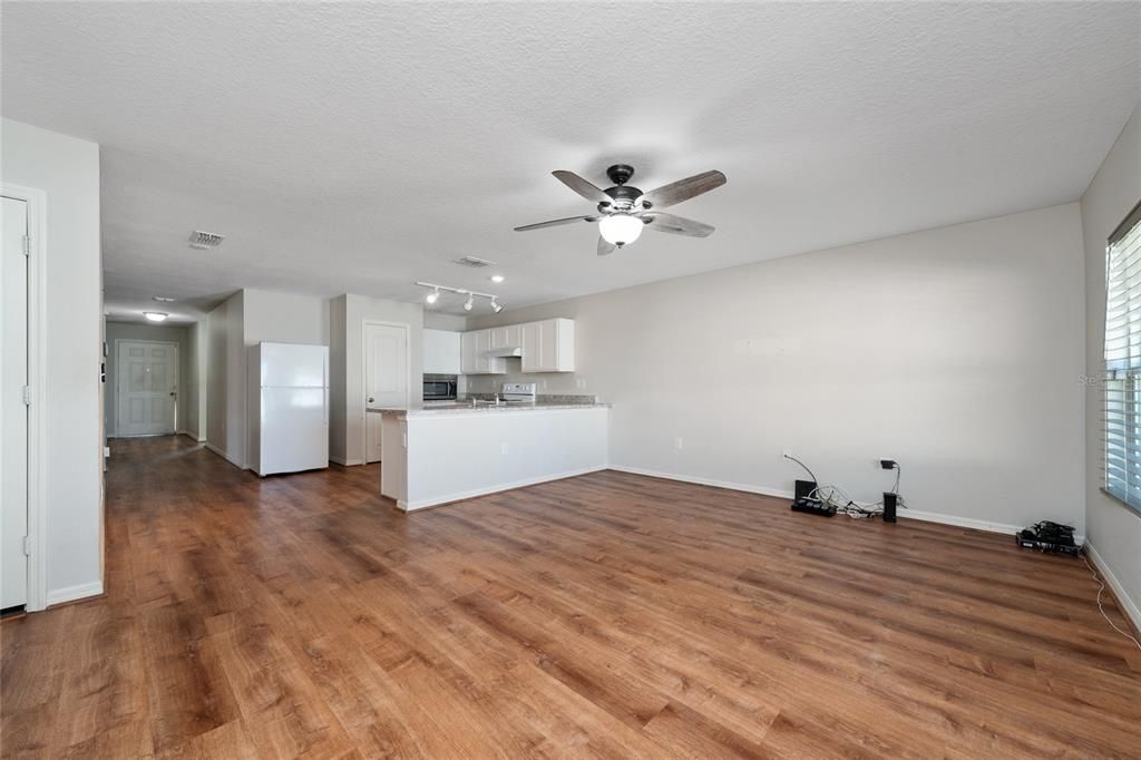 For Sale: $269,990 (4 beds, 2 baths, 1414 Square Feet)