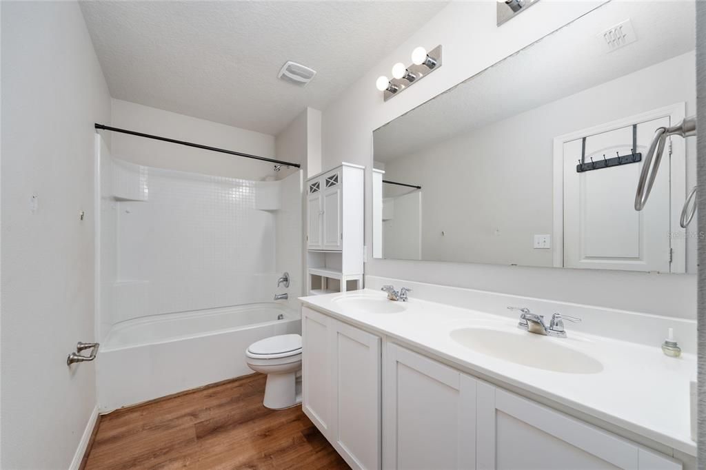 For Sale: $269,990 (4 beds, 2 baths, 1414 Square Feet)