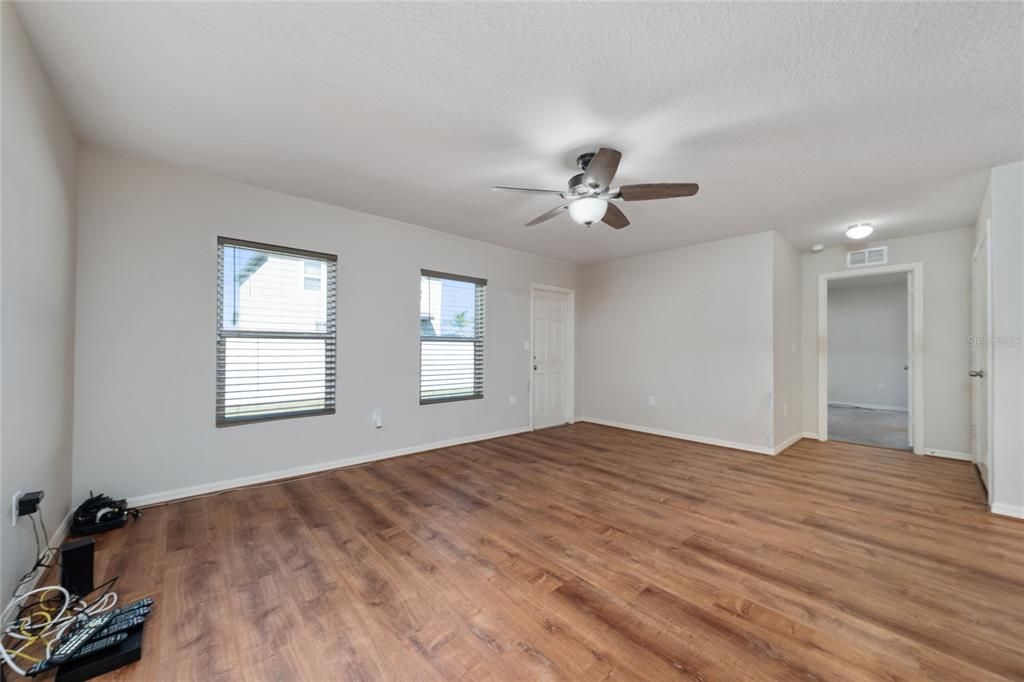 For Sale: $269,990 (4 beds, 2 baths, 1414 Square Feet)