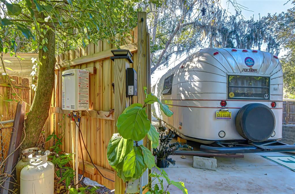 Active With Contract: $499,000 (3 beds, 2 baths, 2000 Square Feet)