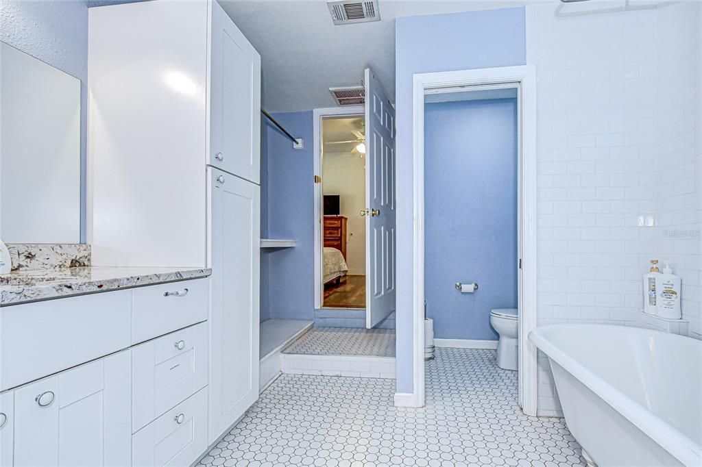 Active With Contract: $499,000 (3 beds, 2 baths, 2000 Square Feet)