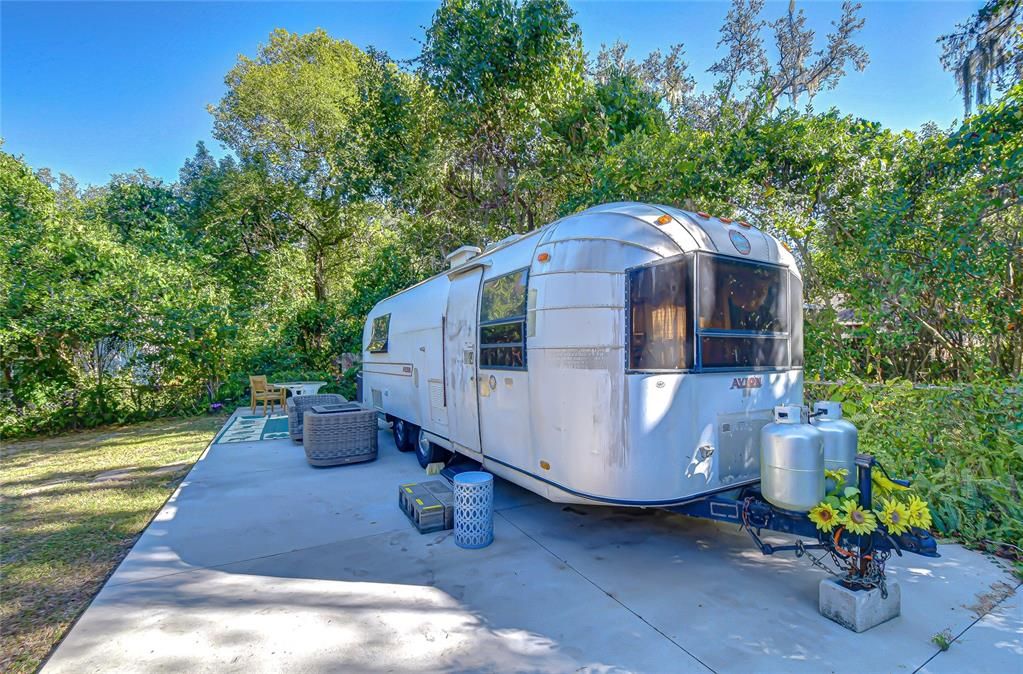 Active With Contract: $499,000 (3 beds, 2 baths, 2000 Square Feet)