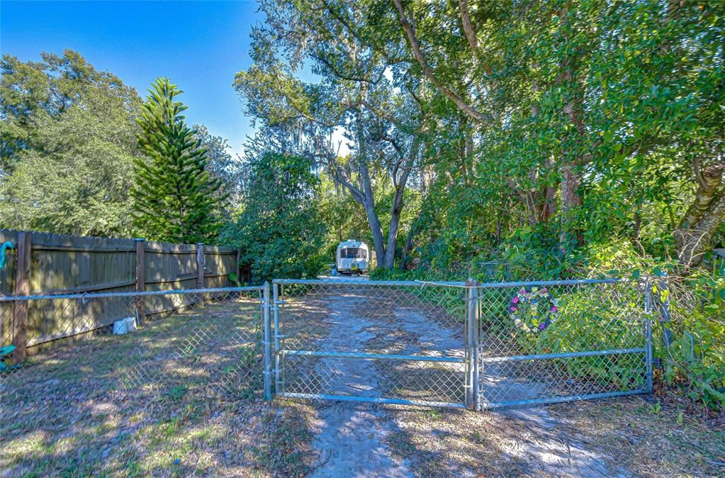 Active With Contract: $499,000 (3 beds, 2 baths, 2000 Square Feet)