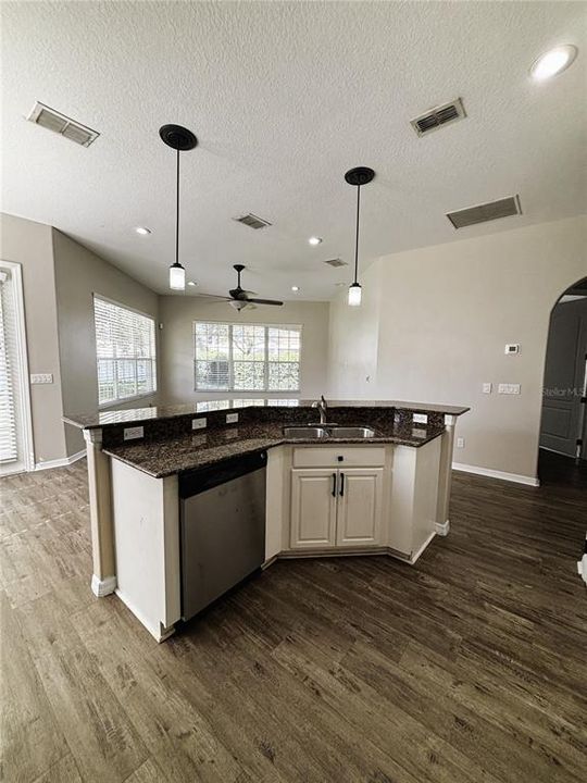 Active With Contract: $2,799 (3 beds, 2 baths, 1771 Square Feet)