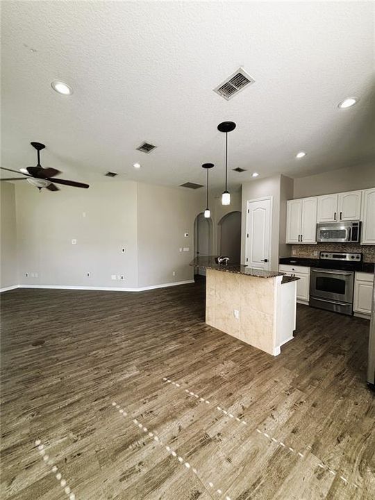 Active With Contract: $2,799 (3 beds, 2 baths, 1771 Square Feet)