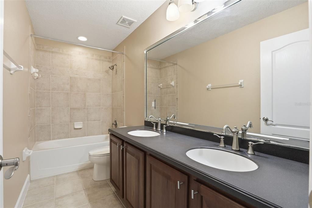 待售: $555,000 (4 贝兹, 3 浴室, 3366 平方英尺)