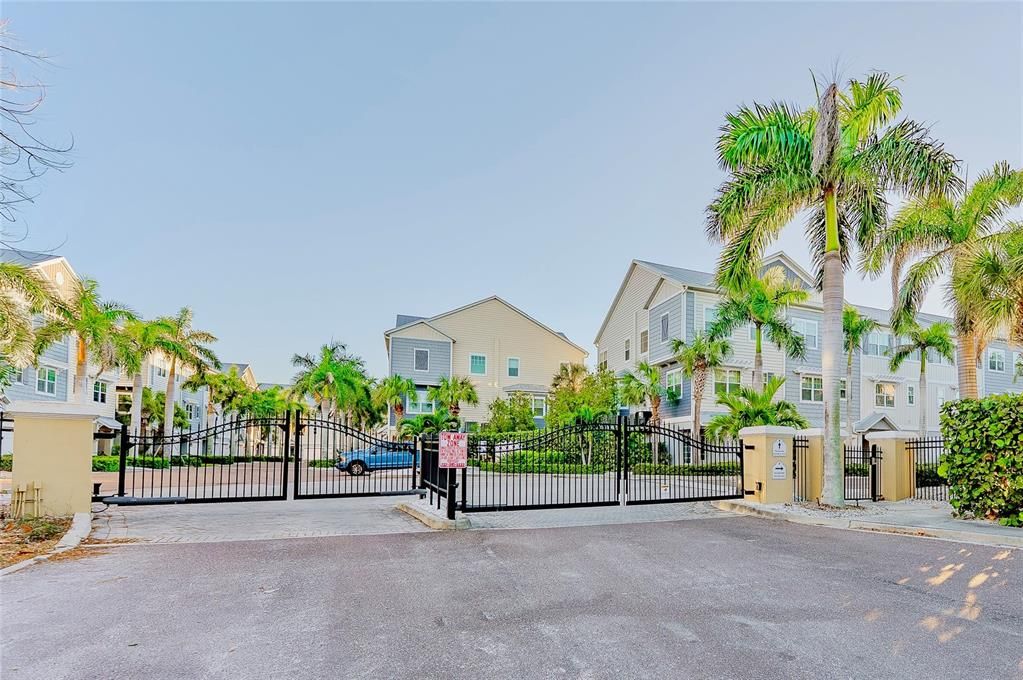 For Sale: $835,000 (3 beds, 3 baths, 1935 Square Feet)