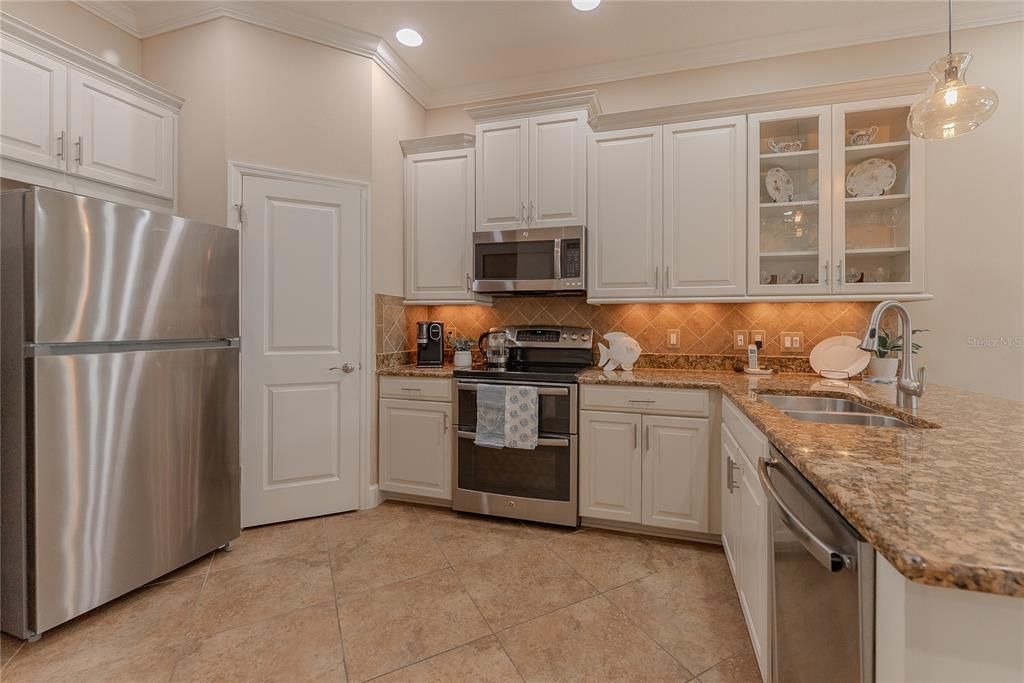 For Sale: $835,000 (3 beds, 3 baths, 1935 Square Feet)