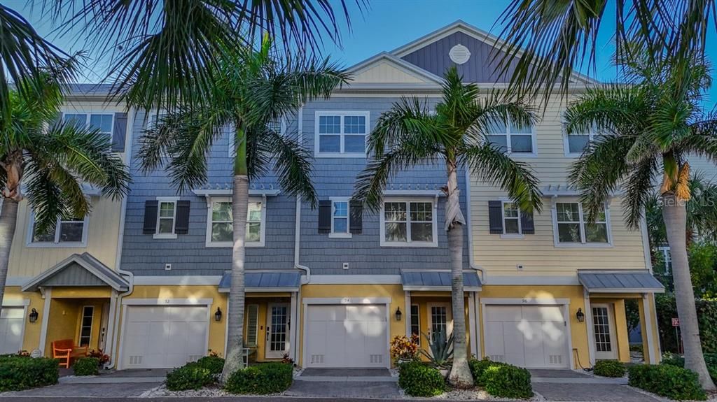 For Sale: $835,000 (3 beds, 3 baths, 1935 Square Feet)