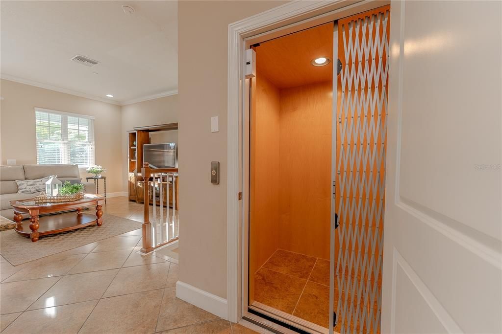 For Sale: $835,000 (3 beds, 3 baths, 1935 Square Feet)