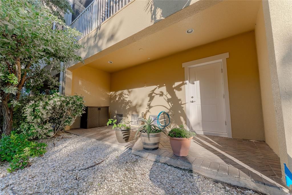 For Sale: $835,000 (3 beds, 3 baths, 1935 Square Feet)