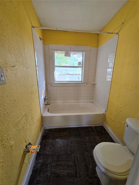 待售: $150,800 (3 贝兹, 1 浴室, 946 平方英尺)