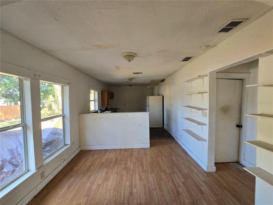 待售: $150,800 (3 贝兹, 1 浴室, 946 平方英尺)