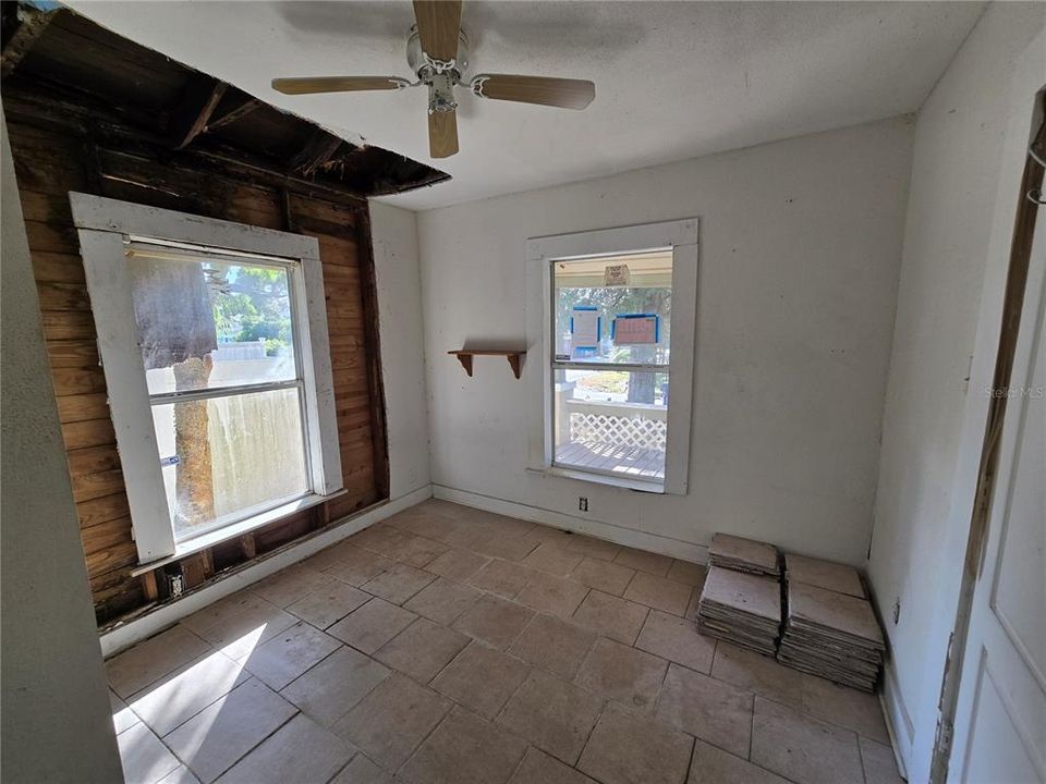 待售: $150,800 (3 贝兹, 1 浴室, 946 平方英尺)