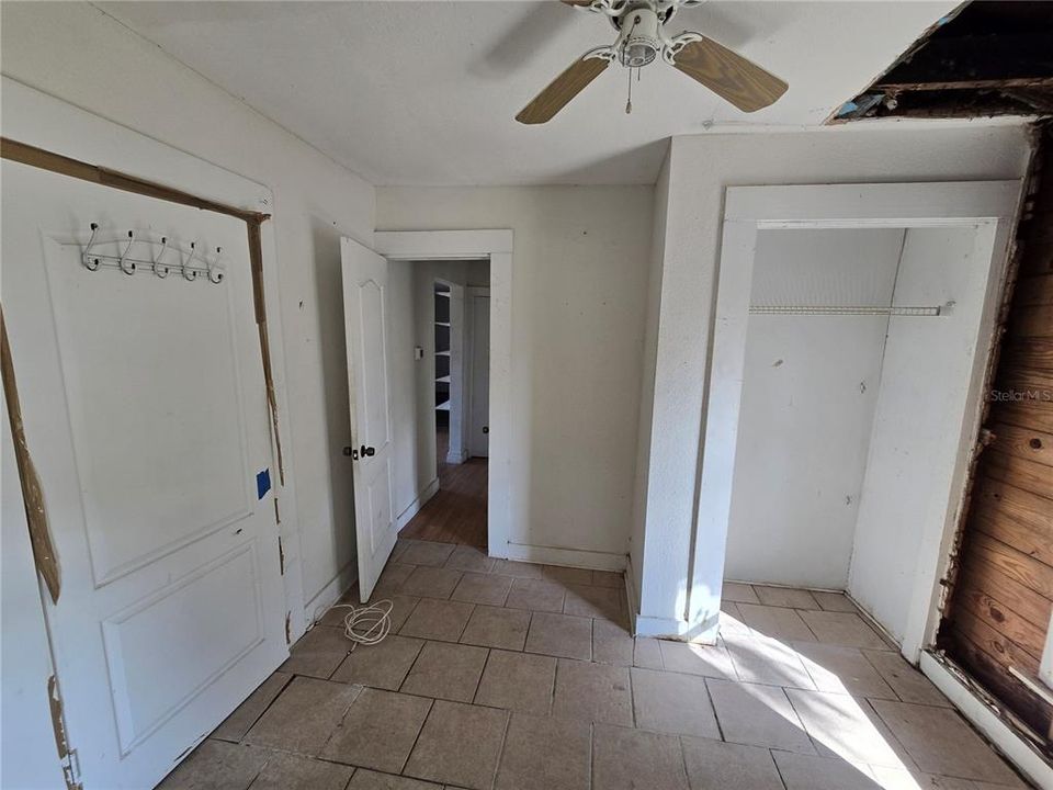 待售: $150,800 (3 贝兹, 1 浴室, 946 平方英尺)