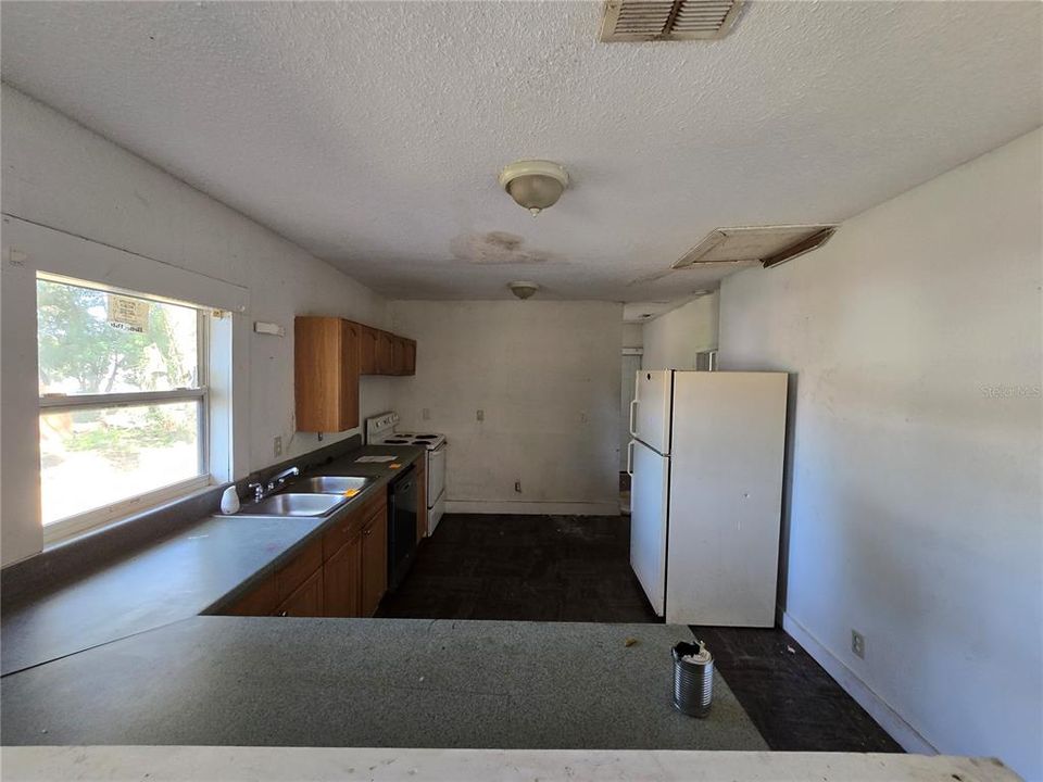 待售: $150,800 (3 贝兹, 1 浴室, 946 平方英尺)