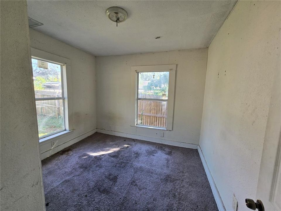 待售: $150,800 (3 贝兹, 1 浴室, 946 平方英尺)