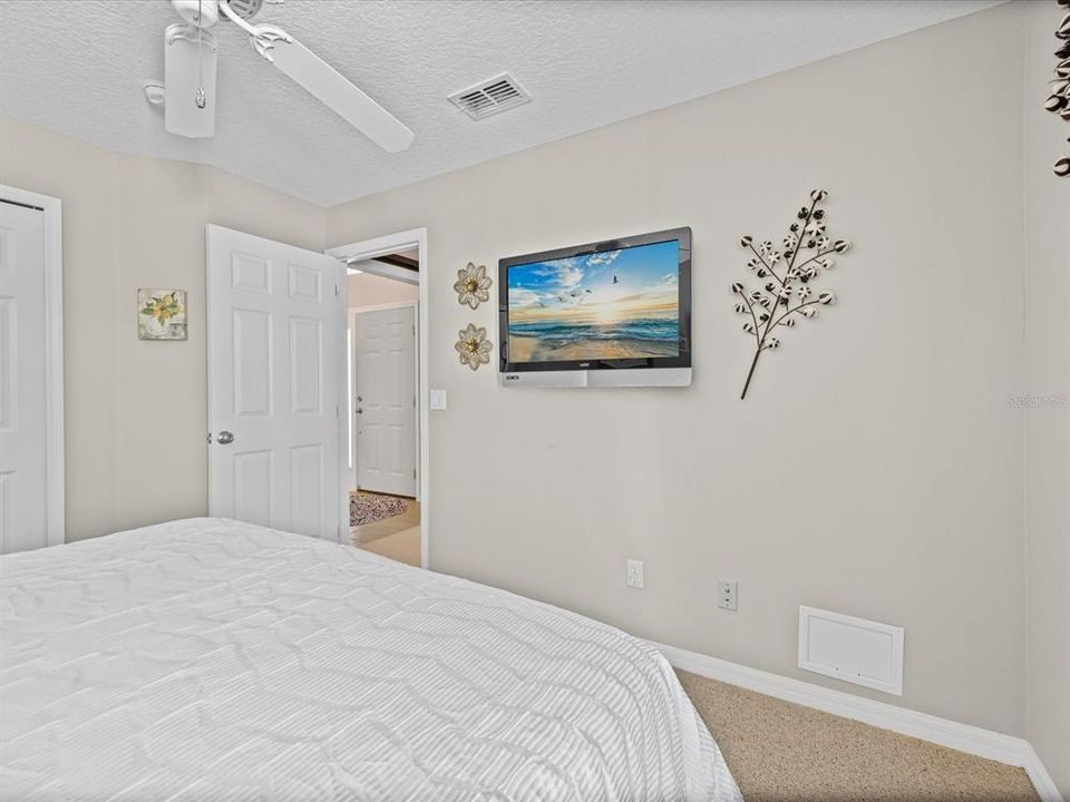 Под контрактом: $460,000 (3 спален, 2 ванн, 1514 Квадратных фут)