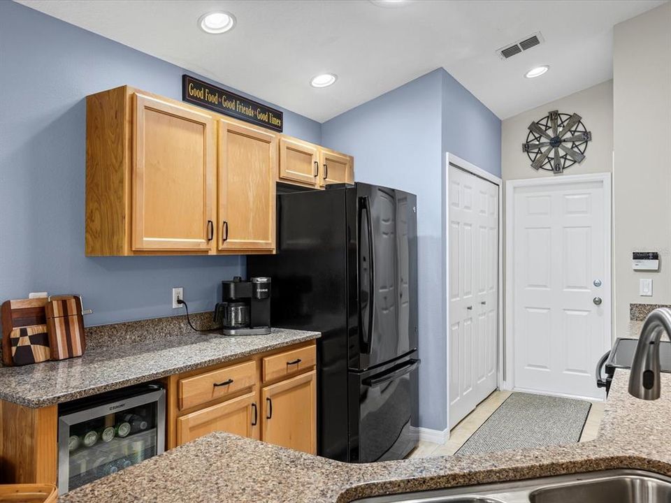 Под контрактом: $460,000 (3 спален, 2 ванн, 1514 Квадратных фут)