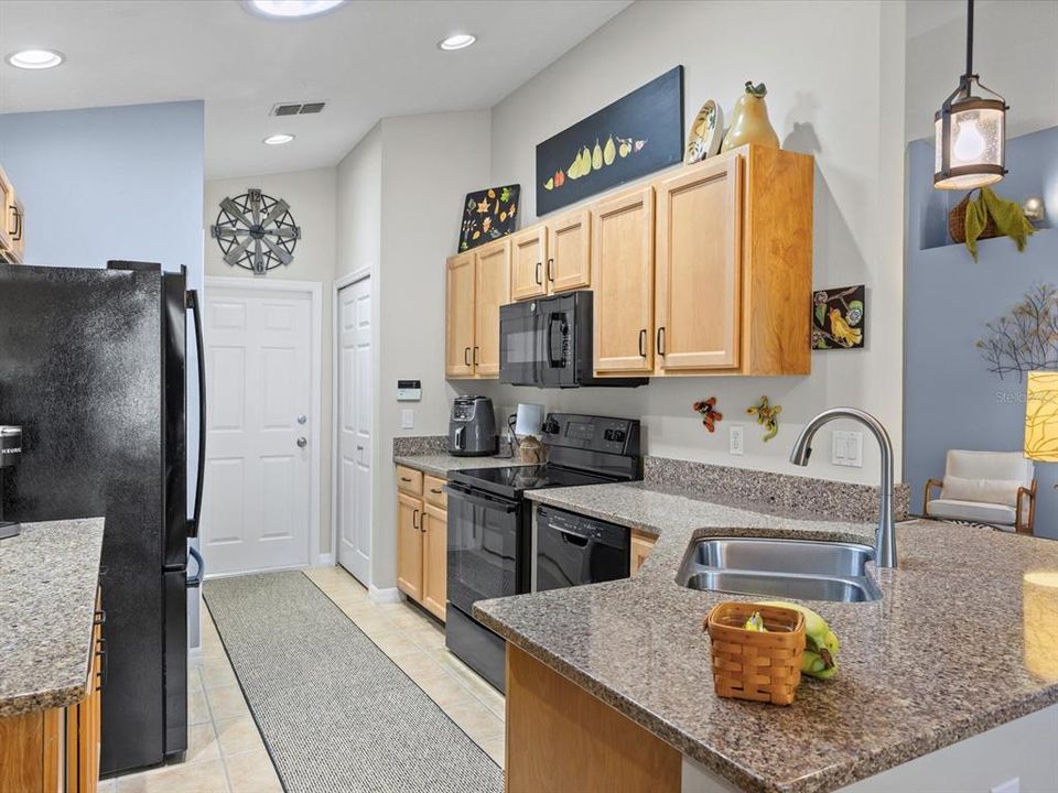 Под контрактом: $460,000 (3 спален, 2 ванн, 1514 Квадратных фут)