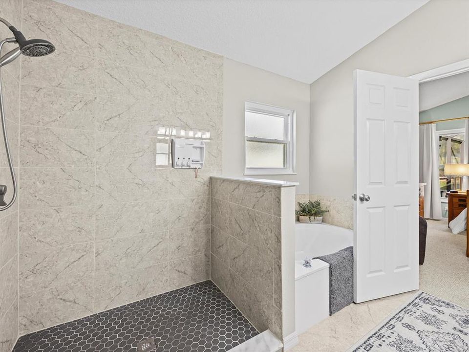 Под контрактом: $460,000 (3 спален, 2 ванн, 1514 Квадратных фут)