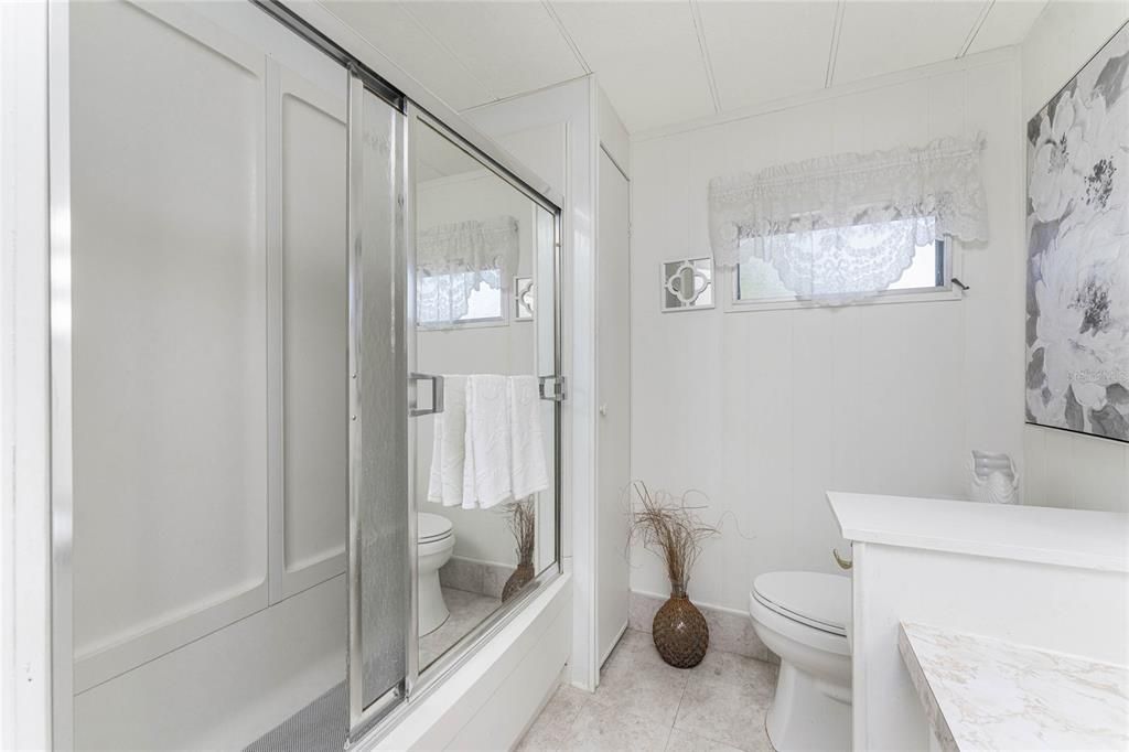 На продажу: $139,900 (2 спален, 2 ванн, 860 Квадратных фут)