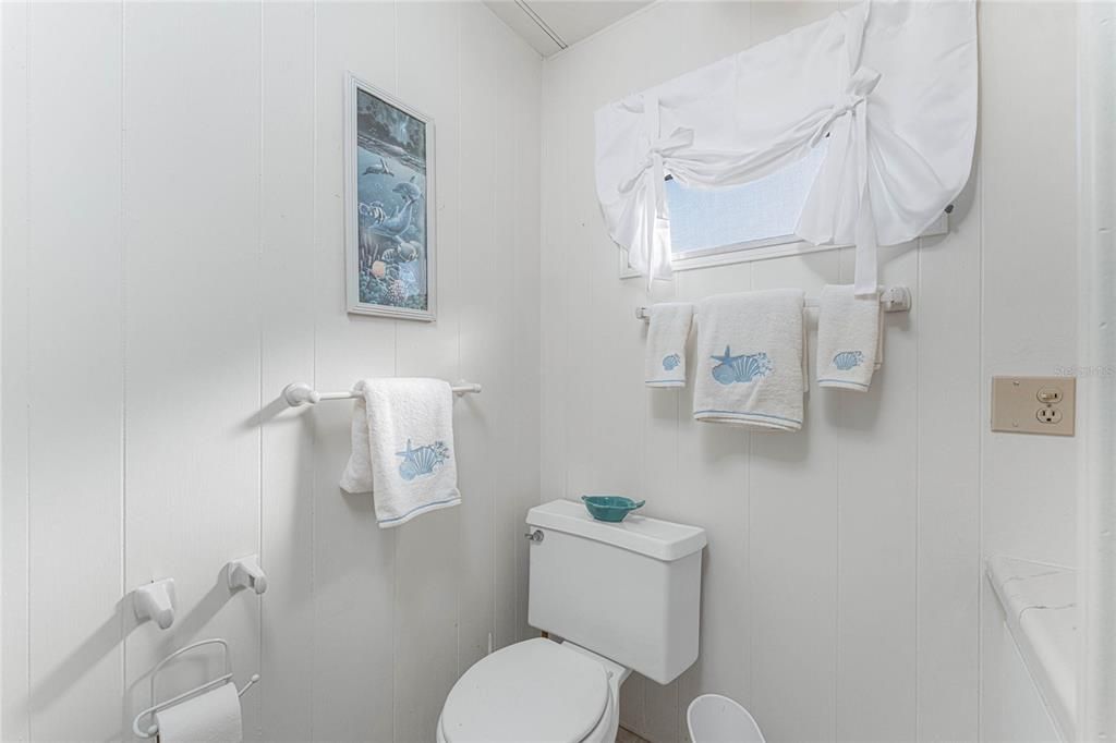 На продажу: $139,900 (2 спален, 2 ванн, 860 Квадратных фут)