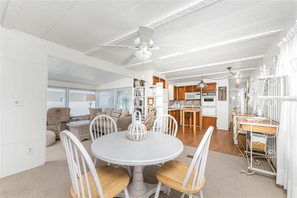 На продажу: $139,900 (2 спален, 2 ванн, 860 Квадратных фут)