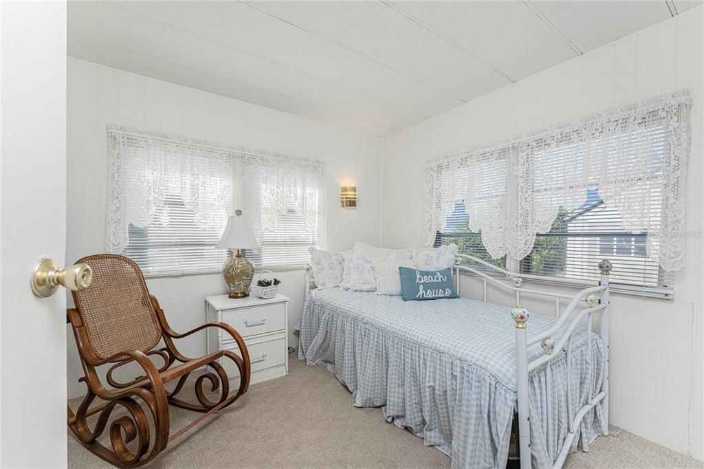 На продажу: $139,900 (2 спален, 2 ванн, 860 Квадратных фут)