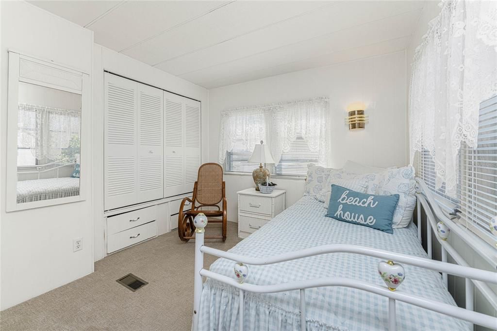 На продажу: $139,900 (2 спален, 2 ванн, 860 Квадратных фут)