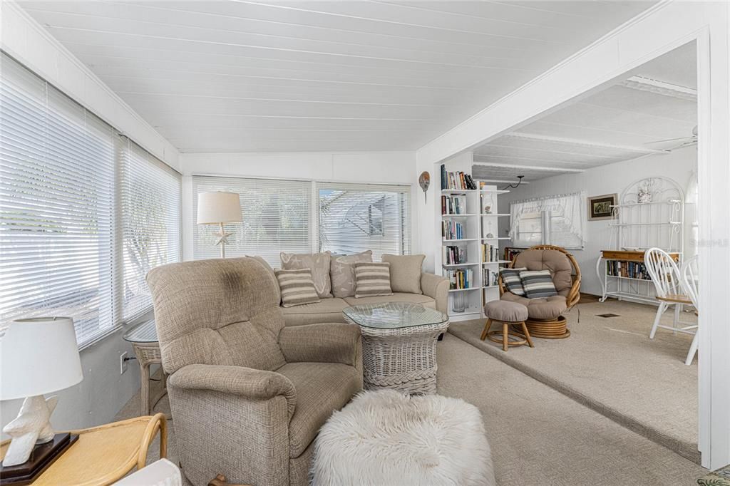 На продажу: $139,900 (2 спален, 2 ванн, 860 Квадратных фут)