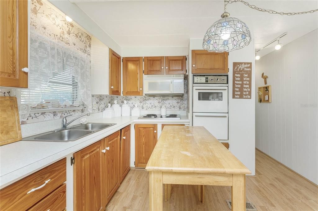 На продажу: $139,900 (2 спален, 2 ванн, 860 Квадратных фут)