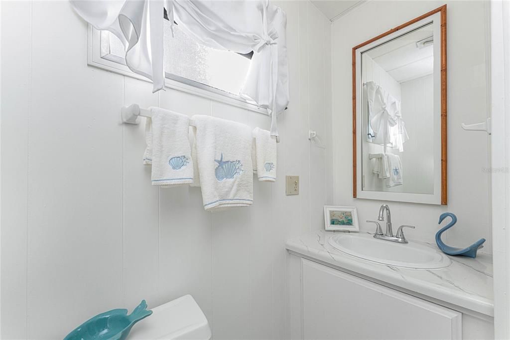 На продажу: $139,900 (2 спален, 2 ванн, 860 Квадратных фут)