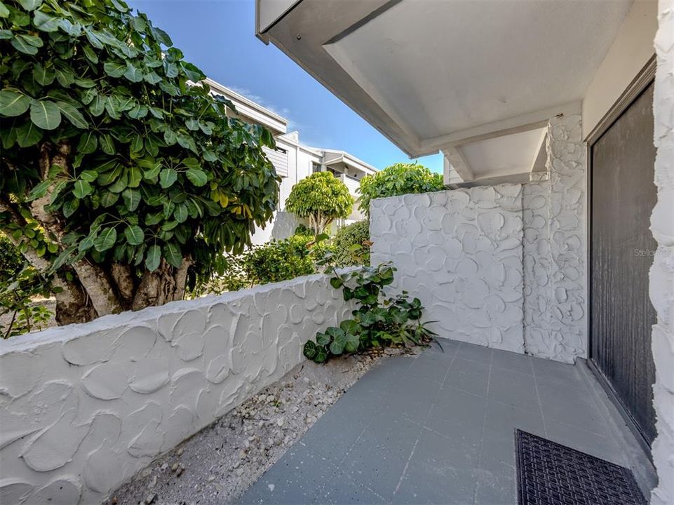 For Sale: $489,000 (2 beds, 2 baths, 934 Square Feet)