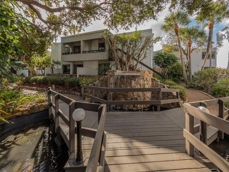 For Sale: $489,000 (2 beds, 2 baths, 934 Square Feet)