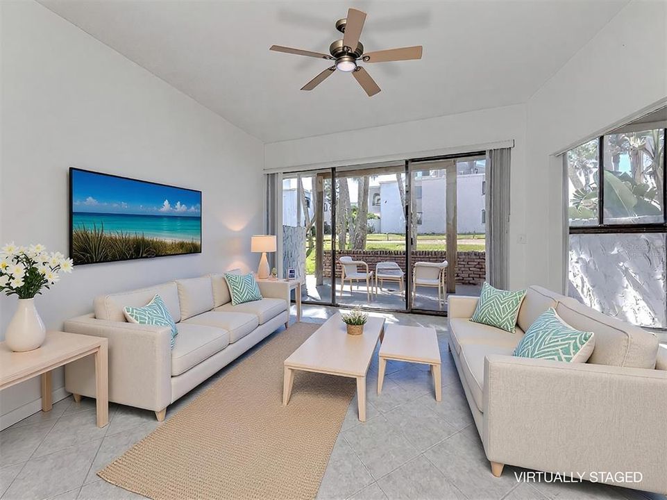 For Sale: $489,000 (2 beds, 2 baths, 934 Square Feet)