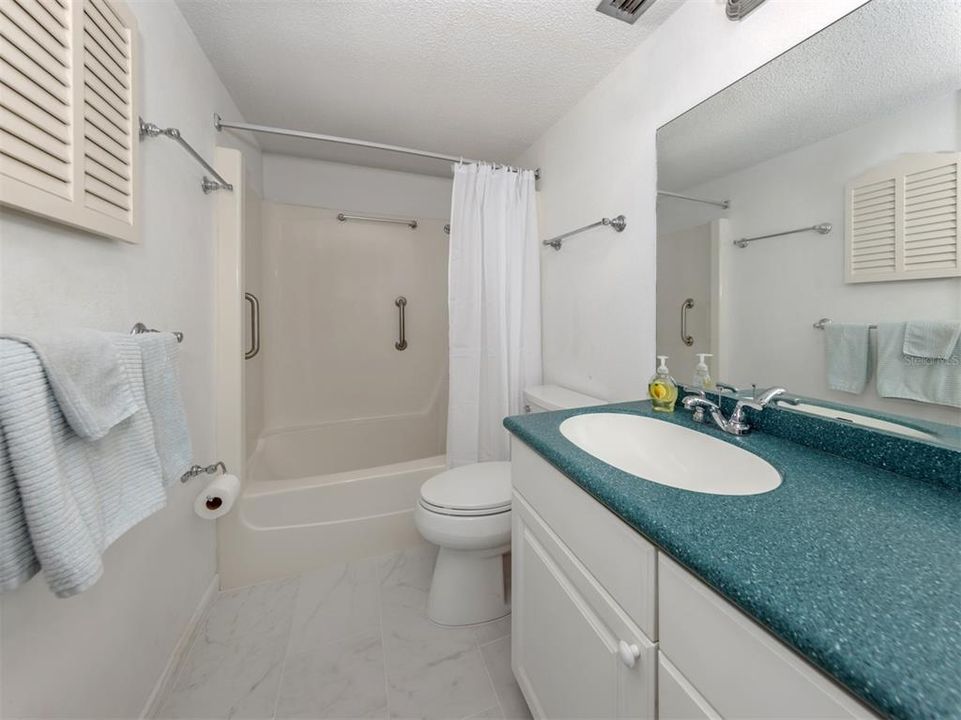 For Sale: $489,000 (2 beds, 2 baths, 934 Square Feet)