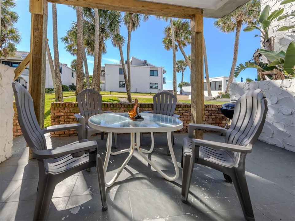 For Sale: $489,000 (2 beds, 2 baths, 934 Square Feet)