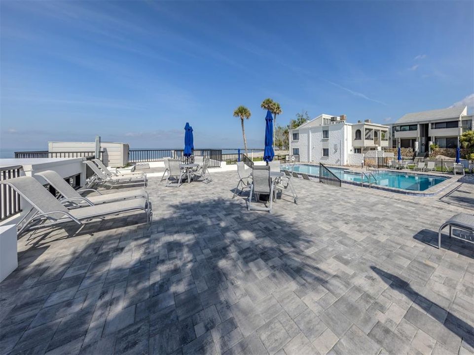 For Sale: $489,000 (2 beds, 2 baths, 934 Square Feet)