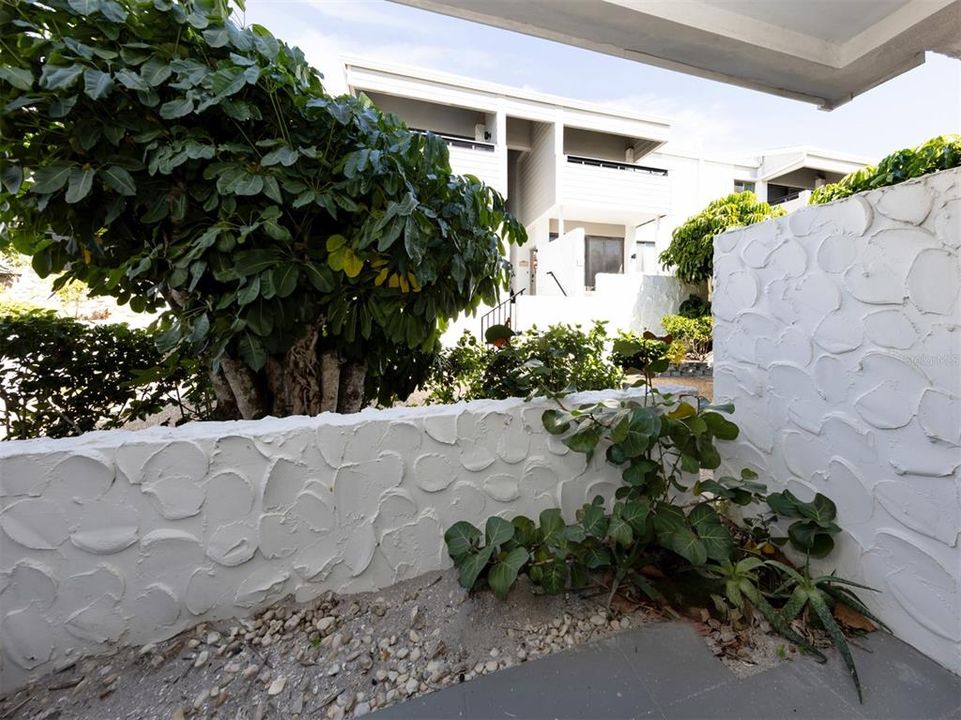 For Sale: $489,000 (2 beds, 2 baths, 934 Square Feet)