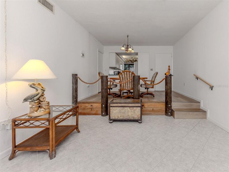 For Sale: $489,000 (2 beds, 2 baths, 934 Square Feet)