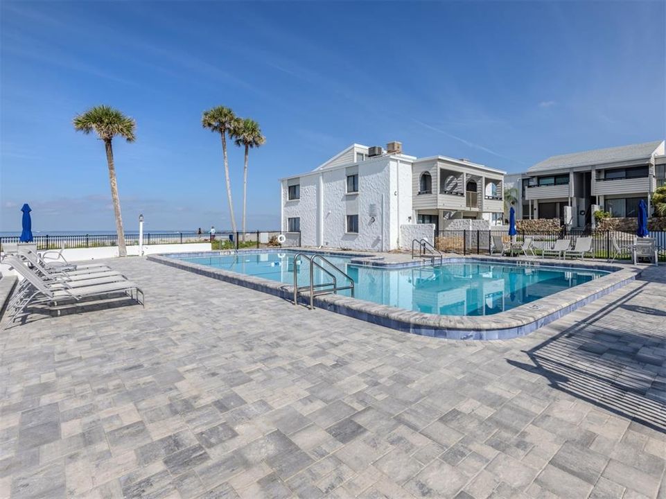 For Sale: $489,000 (2 beds, 2 baths, 934 Square Feet)