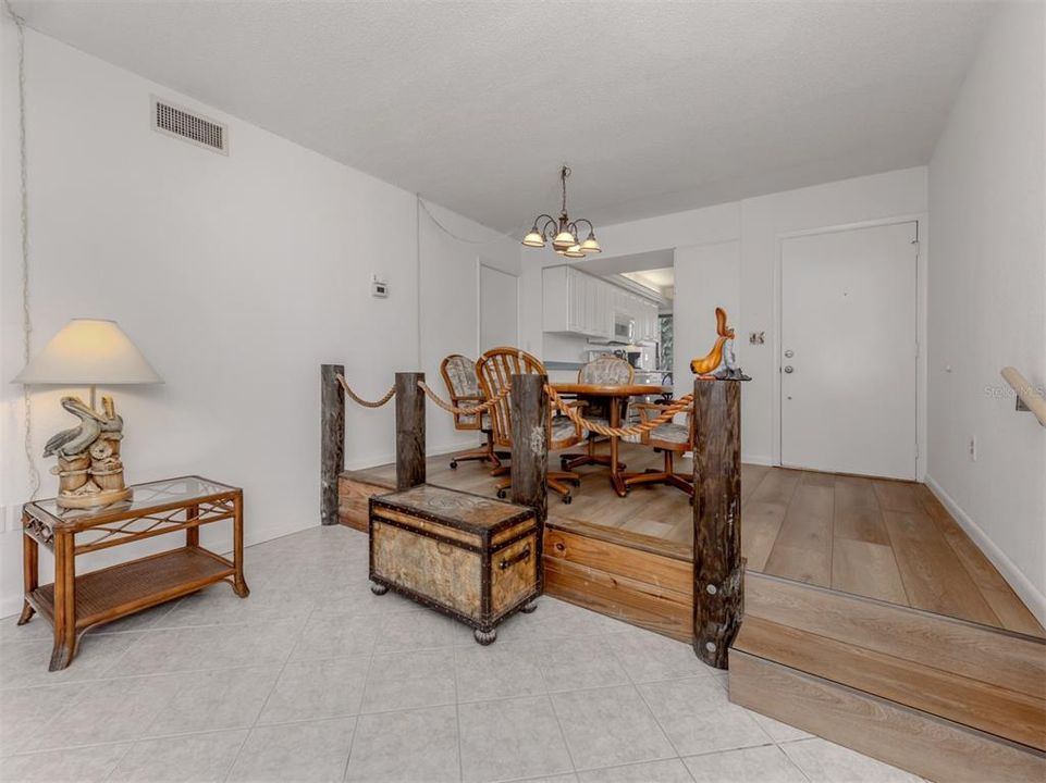 For Sale: $489,000 (2 beds, 2 baths, 934 Square Feet)