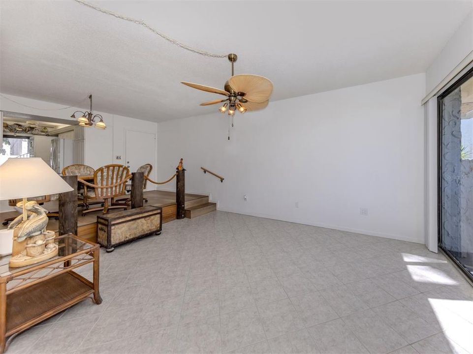 For Sale: $489,000 (2 beds, 2 baths, 934 Square Feet)