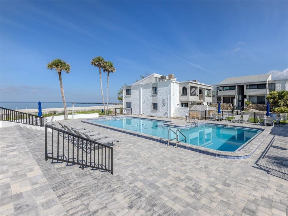 For Sale: $489,000 (2 beds, 2 baths, 934 Square Feet)