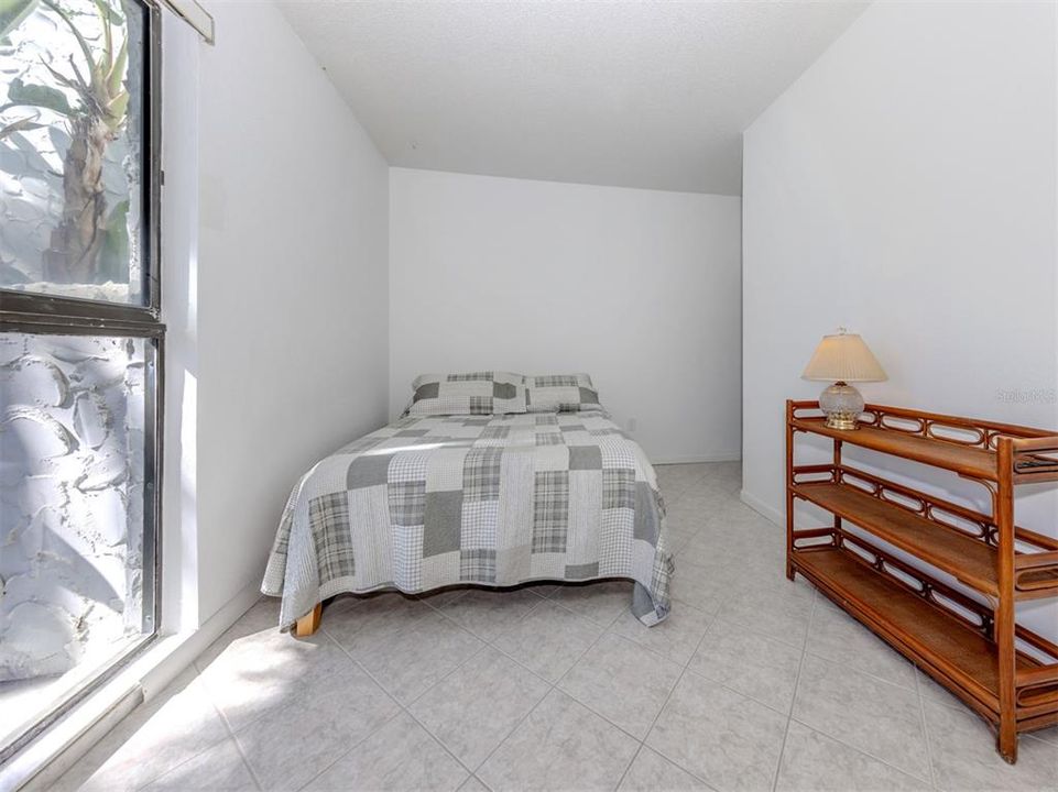 For Sale: $489,000 (2 beds, 2 baths, 934 Square Feet)