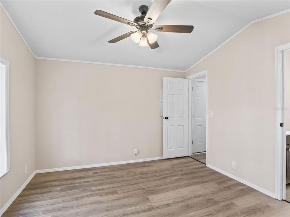 待售: $170,000 (3 贝兹, 2 浴室, 924 平方英尺)