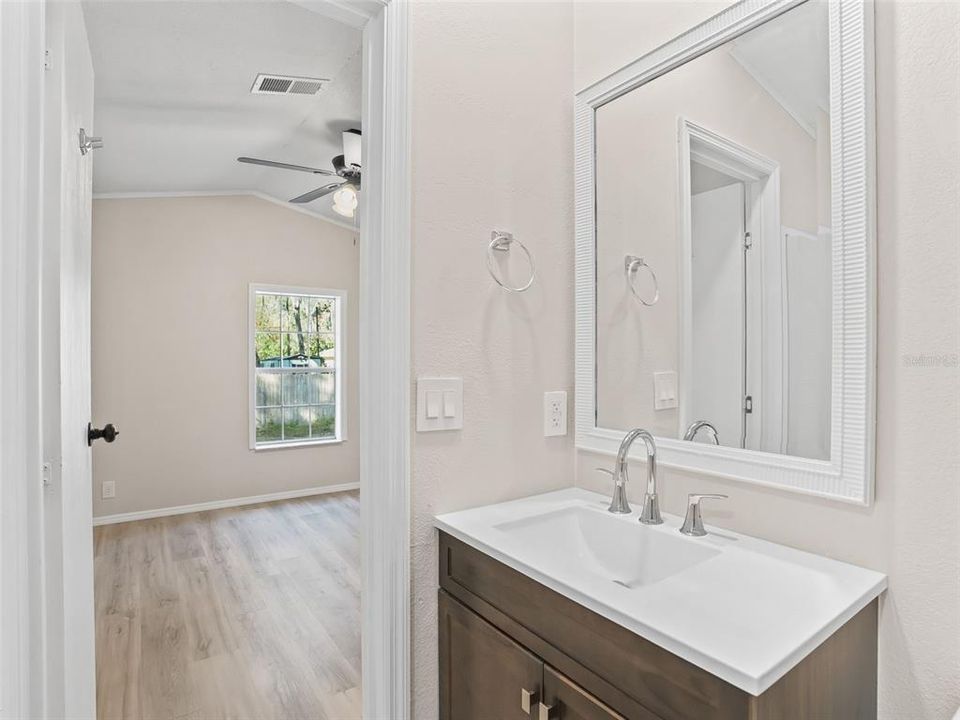 待售: $170,000 (3 贝兹, 2 浴室, 924 平方英尺)