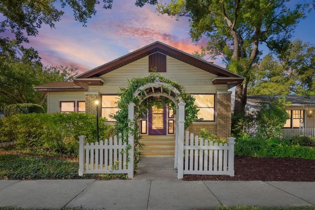 Под контрактом: $750,000 (3 спален, 2 ванн, 1648 Квадратных фут)